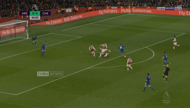 هازارد يتلاعب بدفاعات ارسنال وفابريجاس يهدر فرصة هدف