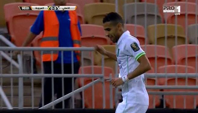 ملخص لمسات مؤمن زكريا في مباراة اهلي جدة و العروبه