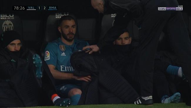 شاهد ماذا فعل بنزيما بعد تبديله فى مباراة ريال مدريد وفالنسيا