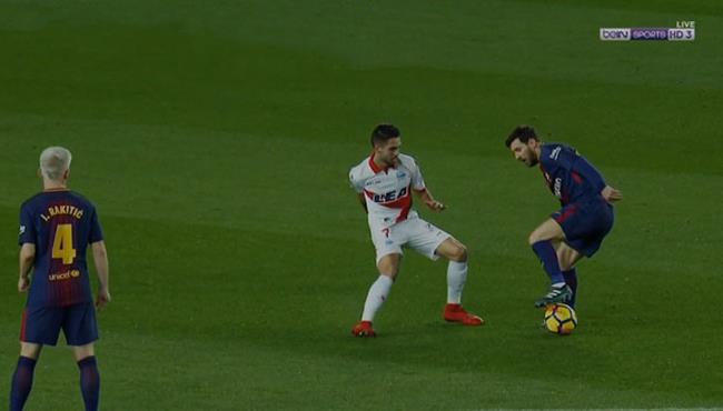 مهاراة رائعة من ميسى فى مباراة برشلونة وألافيس