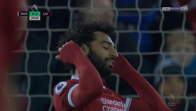محمد صلاح يهدر اول فرص مباراة ليفربول وسوانزى سيتى