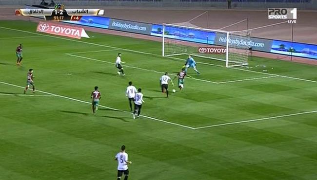احمد الشيخ يهدر فرصة هدف محقق للاتفاق امام الشباب بالدوري السعودي