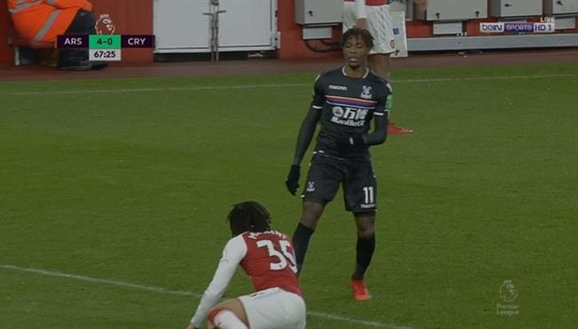 لاعب كريستال بالاس يعتدى على محمد الننى