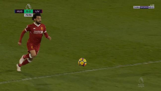 محمد صلاح يهدر هدفا امام مرمى هيدرسفيلد الخالي