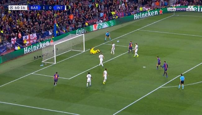 سمير هاندانوفيتش ينقذ انتر ميلان من هدف ثاني لبرشلونة