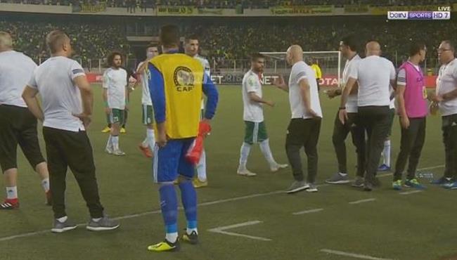 ايقاف مباراة المصري وفيتا كلوب بسبب تهديد حسام حسن بالانسحاب