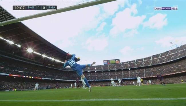 تصدي كورتوا الرائع في مباراة ريال مدريد وبرشلونة