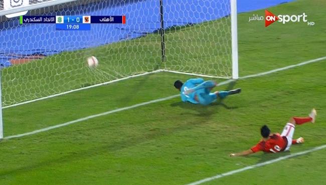 هدف الاتحاد الاول فى مرمى الاهلى ايمن اشرف بالخطأ فى مرماه