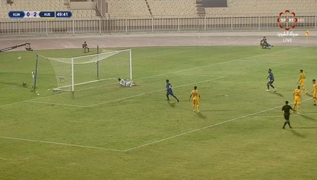 تصدي رائع من حارس مرمي استراليا امام الكويت