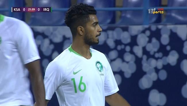 لاعب السعودية يهدر فرصة هدف اول امام العراق