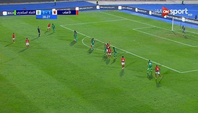 حارس الاتحاد السكندري يحرم وليد سليمان من تسجيل هدف عالمي
