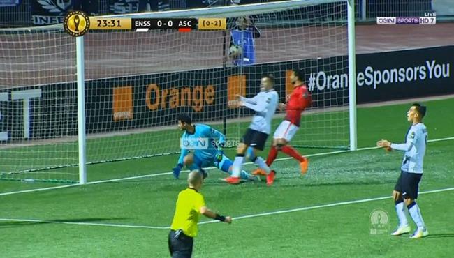 مهاجم وفاق سطيف يهدر فرصة خطيرة امام الاهلي