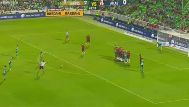 تنفيذ مبهر لركلة حرة فى الدورى المكسيكى