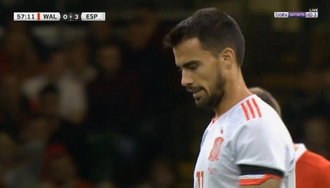 العارضة تحرم سوزو من تسجيل هدف عالمي في مرمي ويلز