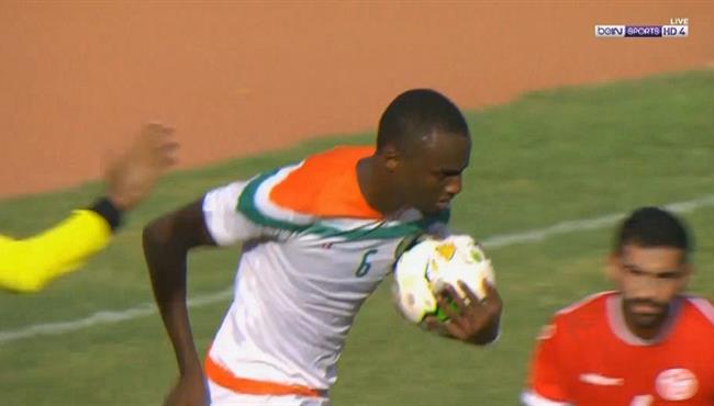 هدف النيجر الاول في مرمي تونس بـ تعليق عصام الشوالي