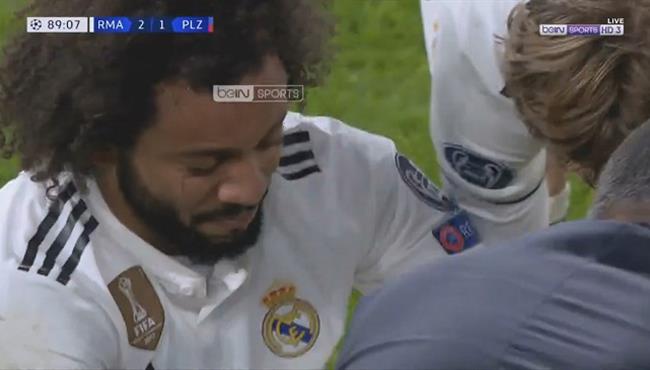 مارسيلو يبكي بعد اصابته وخروجه في مباراة ريال مدريد وفيكتوريا بلزن