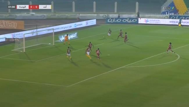 مهاجم احد يهدرهدف مؤكد بطريقة غريبه والمرمي خالي امام الوحدة