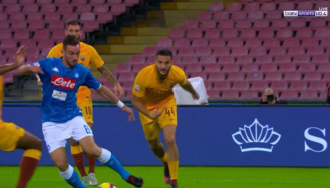 لاعب نابولي يهين مدافعي روما وانسيني يهدر هدف مؤكد