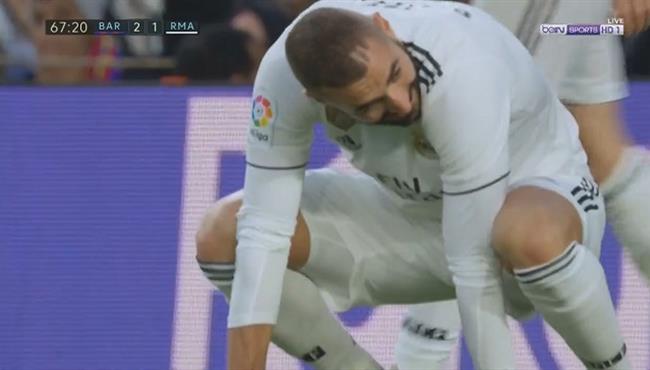 كريم بنزيما يهدر هدف مؤكد امام برشلونة