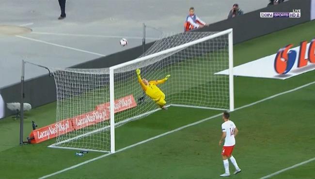 تصدي رائع من تشيزني في مباراة ايطاليا وبولندا