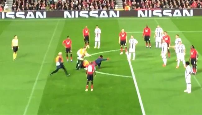لقطة رونالدو والمشجع التي لم يذيعها مخرج مباراة مانشستر يونايتد ويوفنتوس