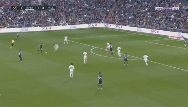 العارضة ترد هدف عالمي للمرة الثانية لبلد الوليد امام ريال مدريد
