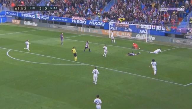 كورتوا ينقذ ريال مدريد من هدف رابع لايبار
