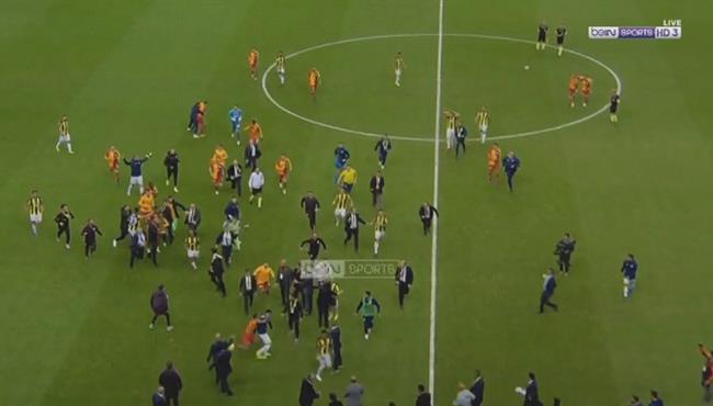 خناقة ضارية بين لاعبى جلطة سراي وفنربخشه بعد انتهاء المباراة