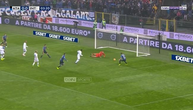 مهاجم اتالانتا يهدر فرصة لا تصدق وتصدي رائع من سمير هاندانوفيتش