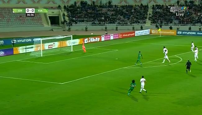 عامر شفيع يحرم لاعب السعودية من تسجيل هدف صاروخي