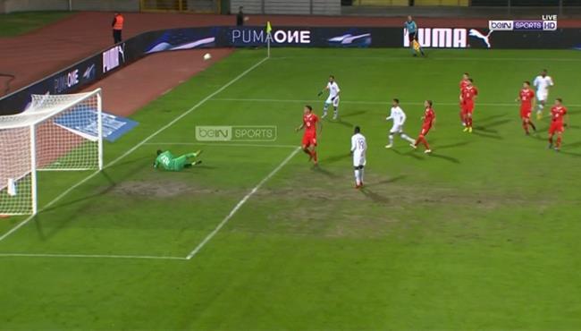 تصدي رائع من حارس سويسرا يحرم قطر من تسجيل هدف محقق