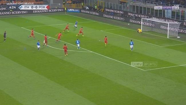 تصدي رائع من حارس البرتغال لتسديدة إنسيني الصاروخية