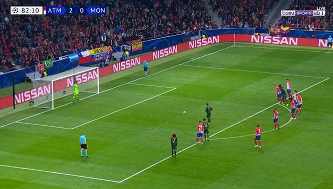 فالكاو يهدر ركلة جزاء امام اتلتيكو مدريد بدوري ابطال اوروبا