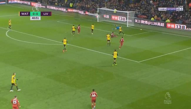 حارس واتفورد يتصدي لفرصة ماني الخطيرة