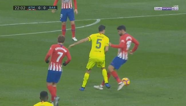 كوبري رائع من بوسكيتس لـ دييجو كوستا في مباراة برشلونة واتلتيكو مدريد