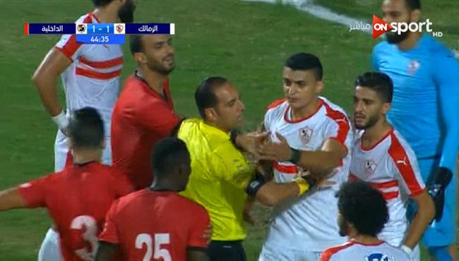 مشادة بين اللاعبين فى مباراة الزمالك والداخلية