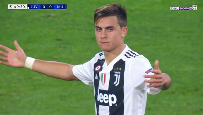 العارضة تحرم ديبالا من تسجيل هدف رائع في مرمي مانشستر يونايتد