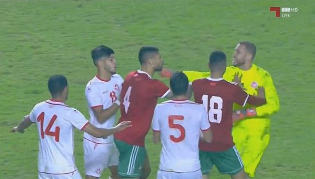 خناقة بين لاعبي المغرب وتونس بعد انتهاء المباراة
