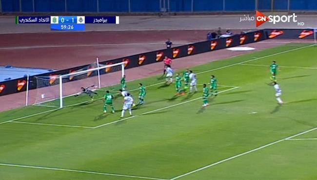 تصدى رائع من حارس الاتحاد السكندري امام بيراميدز