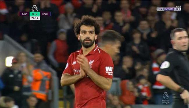 لحظة تبديل محمد صلاح في مباراة ليفربول وايفرتون