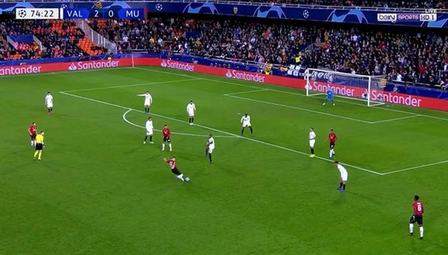 حارس فالنسيا يحرم بيريرا من تسجيل هدف رائع بدوري ابطال اوروبا