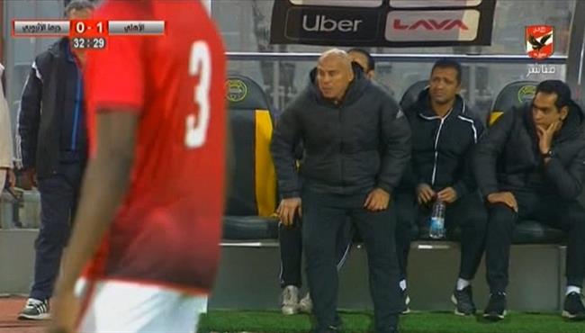 لقطة كوميديه بين محمد يوسف وسيد عبد الحفيظ في مباراة الاهلي وجيما