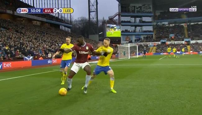 كوبري م بهر من بولاسي فى مباراة استون فيلا وليدز يونايتد بالتشامبيونشيب