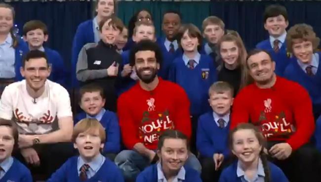 محمد صلاح ولاعبو ليفربول يفاجئون الاطفال فى أعياد الميلاد