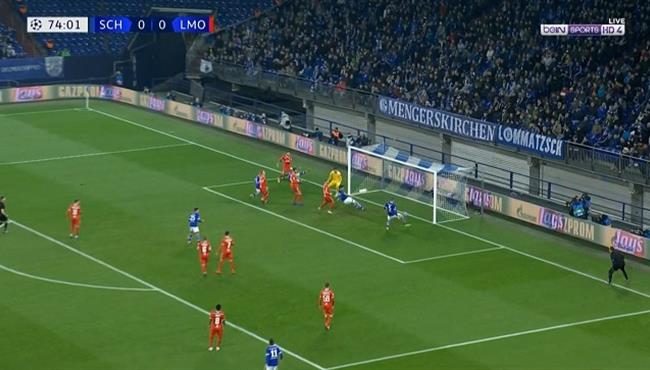 مهاجم شالكة يهدر فرصة سهلة والمرمي خالي امام لوكوموتيف موسكو