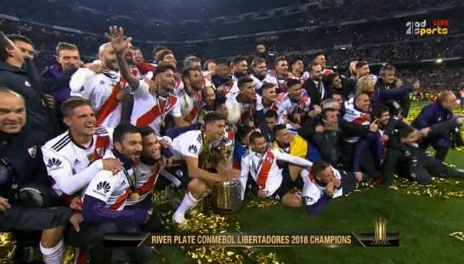 مراسم تتويج ريفر بليت بكأس كوبا ليبيرتادورس