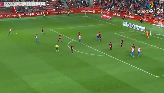 هدف عالمي فى مباراة سبورتينج خيخون وتينيريفي