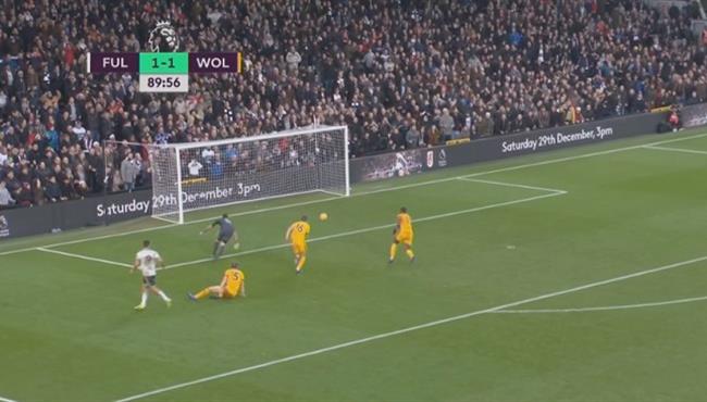 إنقاذ خرافي لهدف مؤكد من على خط المرمي فى مباراة فولهام وولفرهامبتون