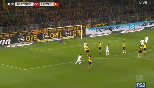 هدف رائع فى مباراة بوروسيا دورتموند وفيردر بريمن بالدوري الالماني