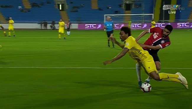 هل حرم الحكم التعاون من ركلة جزاء امام الرائد بالدوري السعودي